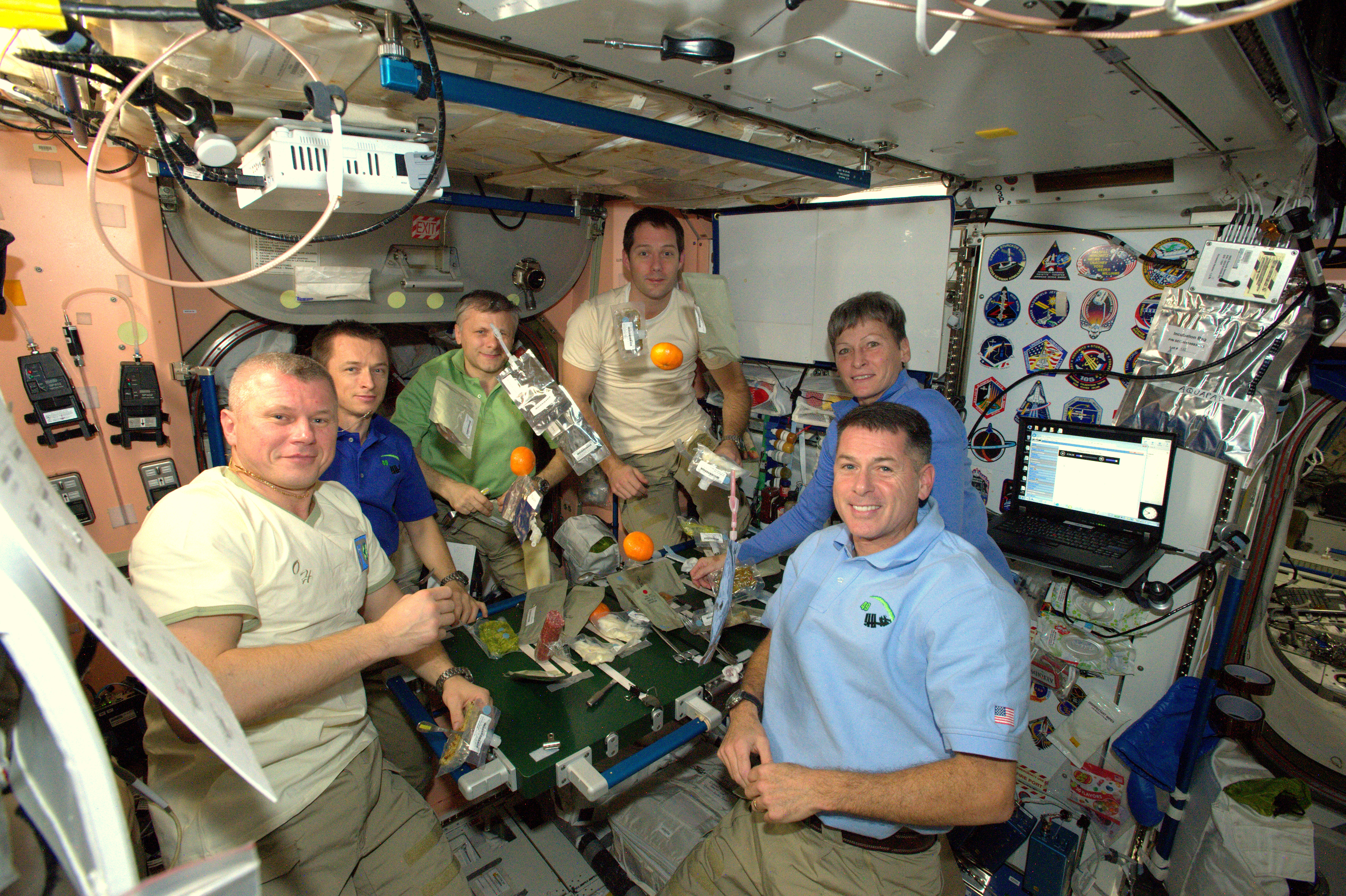 Работа космонавтов находящиеся сейчас в космосе. МКС-68. Международная Космическая станция МКС космонавты. Космонавты на МКС. Российские космонавты на МКС.